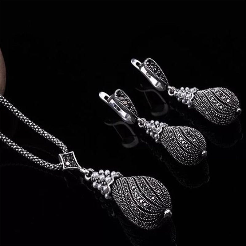 Black Vintage Jewelry Set